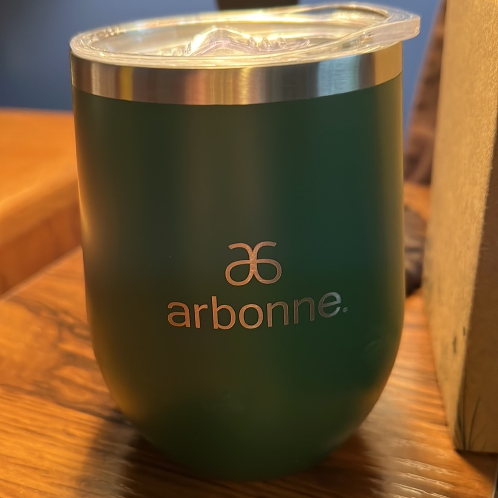 🎉NWOT Arbonne Metal tumbler with logo Cup with plastic cover